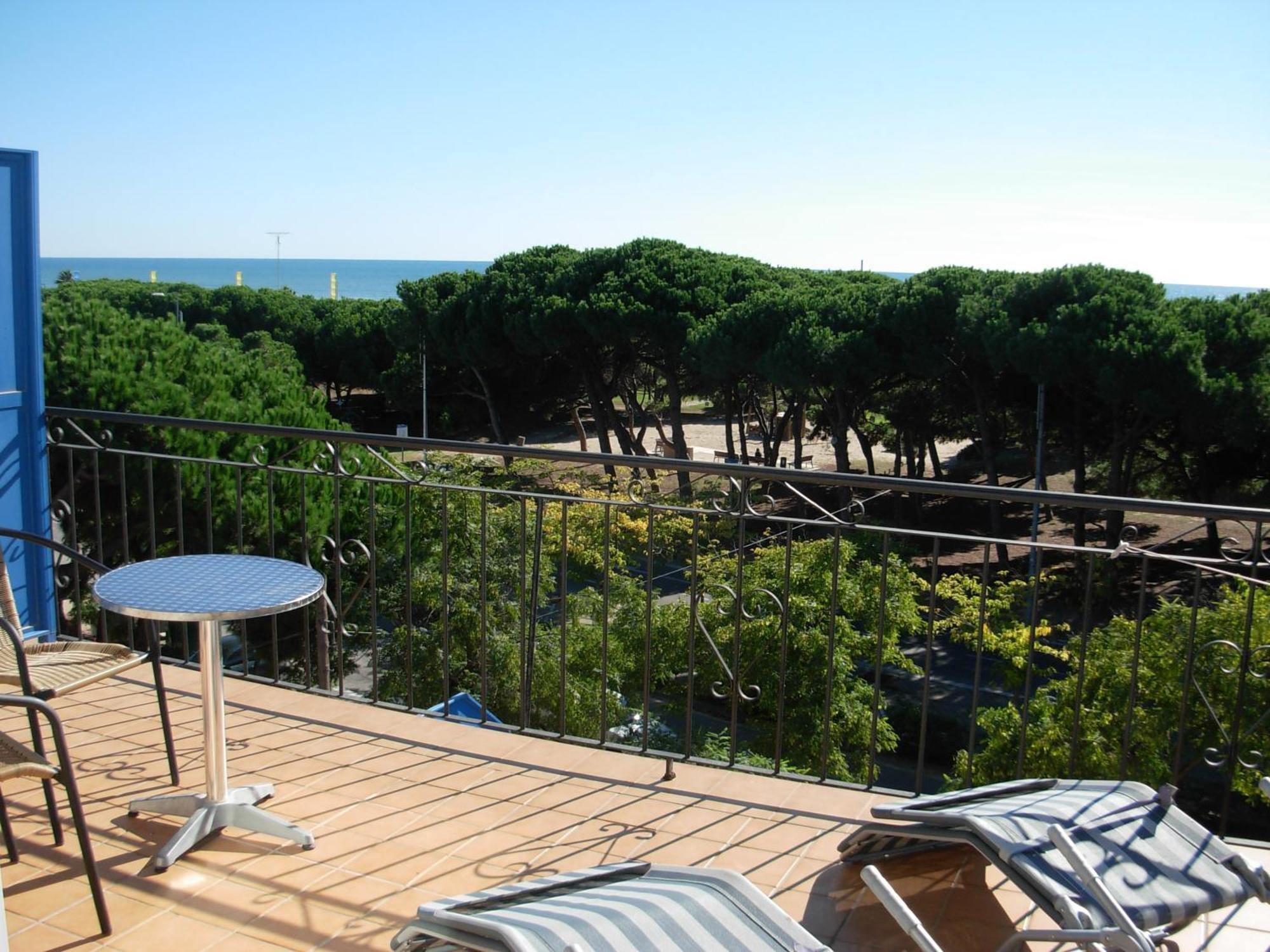 Hotel Rodsan Suizo Castelldefels Esterno foto
