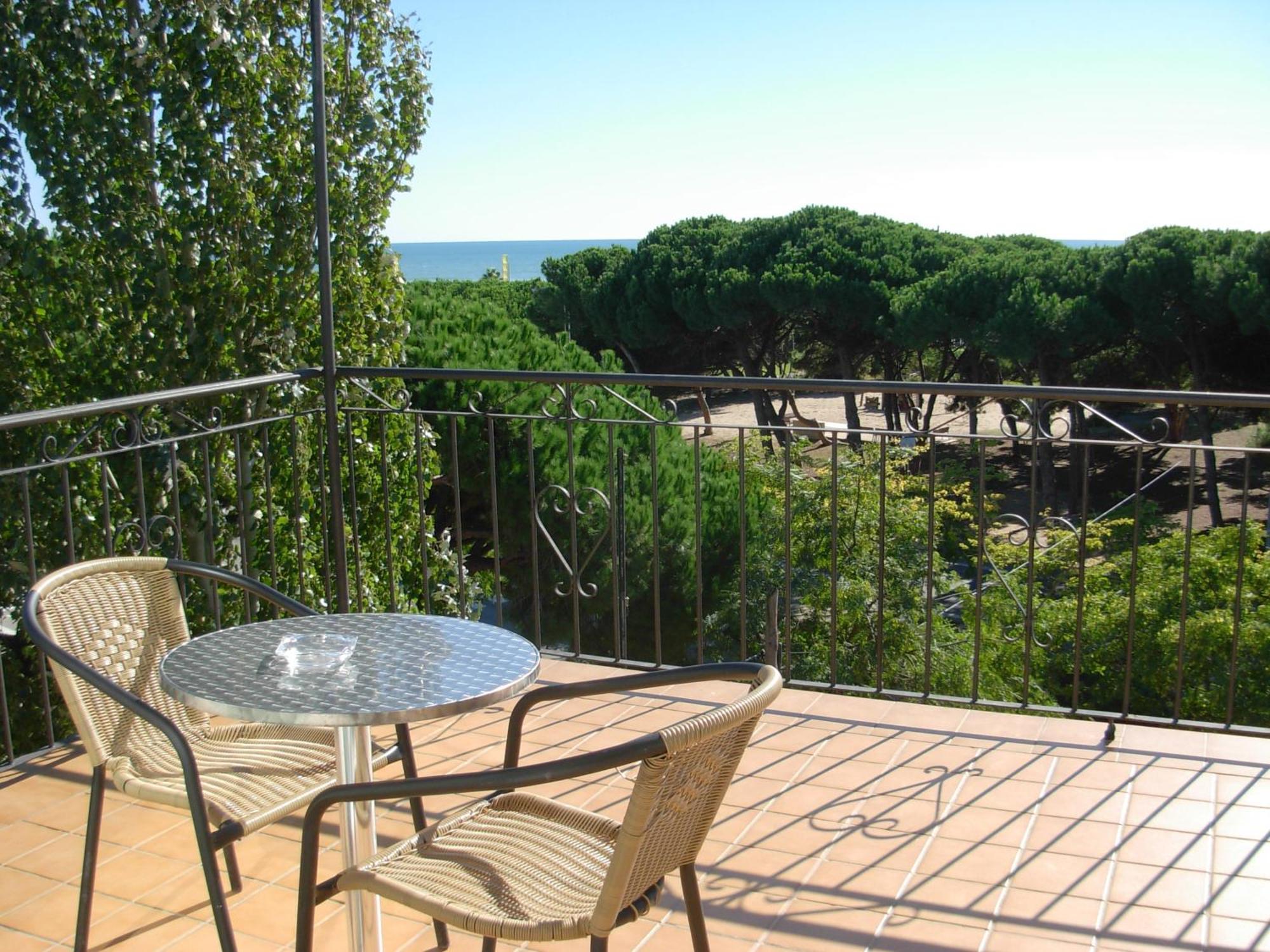 Hotel Rodsan Suizo Castelldefels Esterno foto