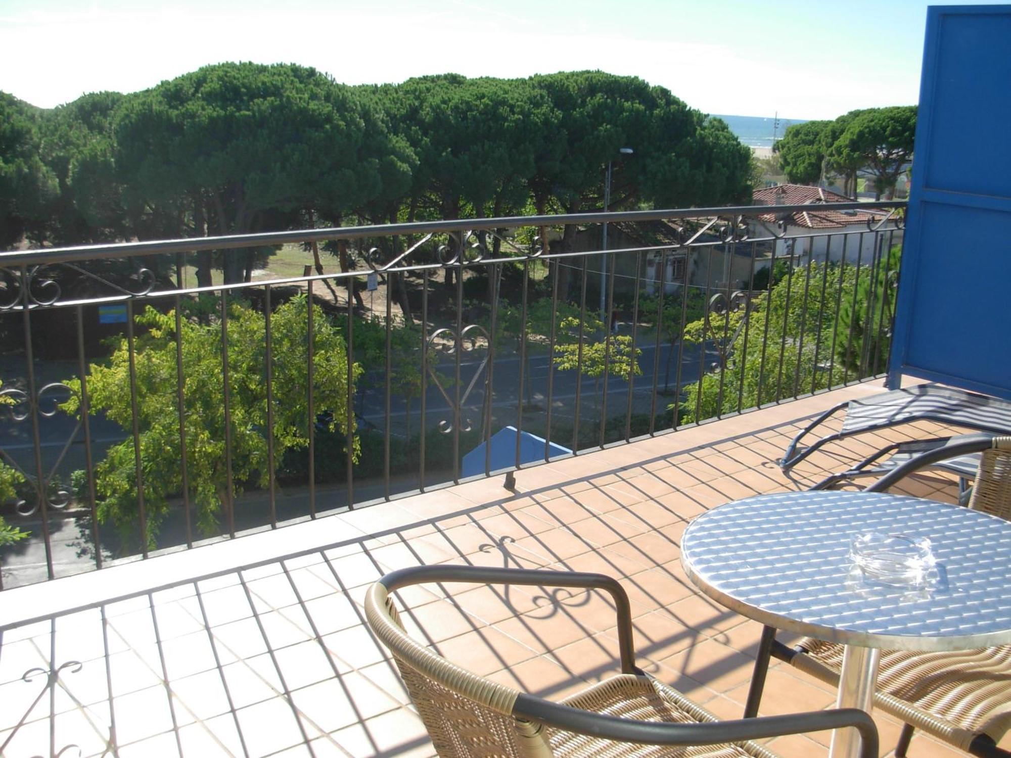Hotel Rodsan Suizo Castelldefels Esterno foto