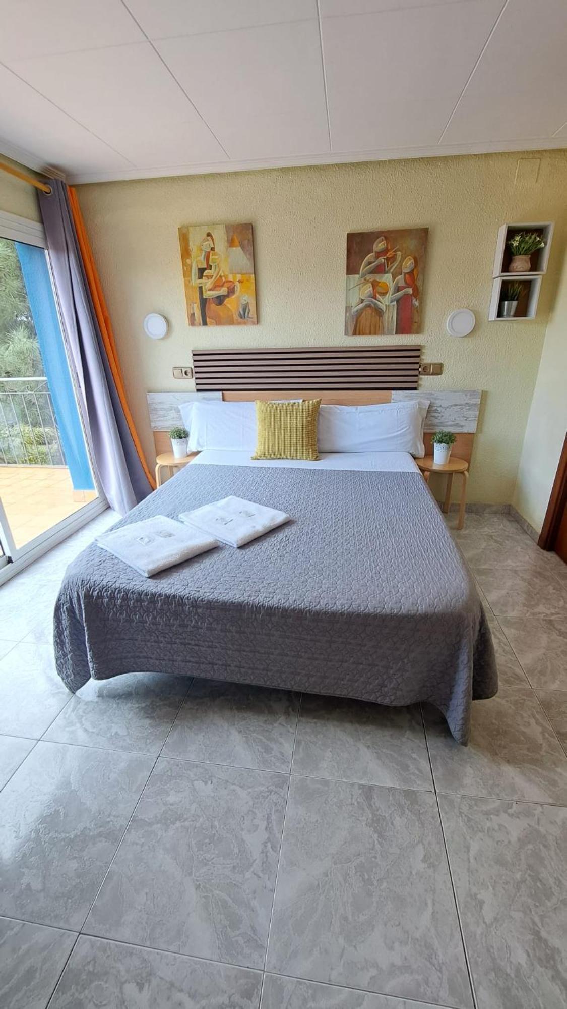 Hotel Rodsan Suizo Castelldefels Esterno foto